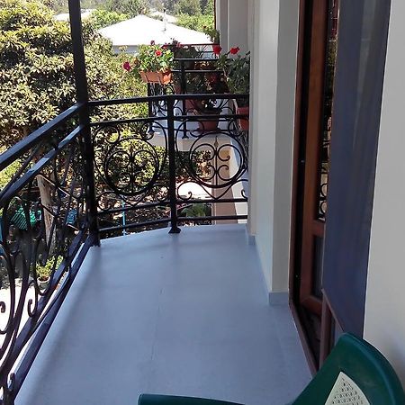 Guest House Vitali Gonio Bagian luar foto