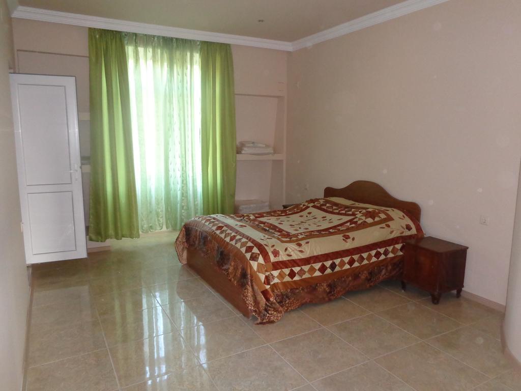 Guest House Vitali Gonio Bagian luar foto