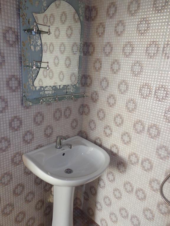 Guest House Vitali Gonio Bagian luar foto