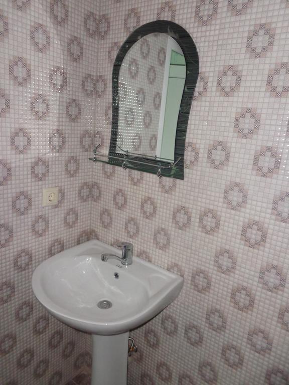 Guest House Vitali Gonio Bagian luar foto