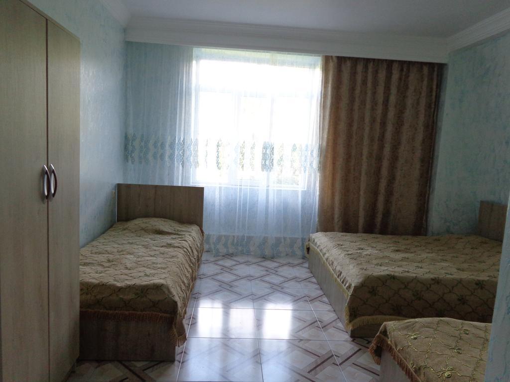 Guest House Vitali Gonio Bagian luar foto