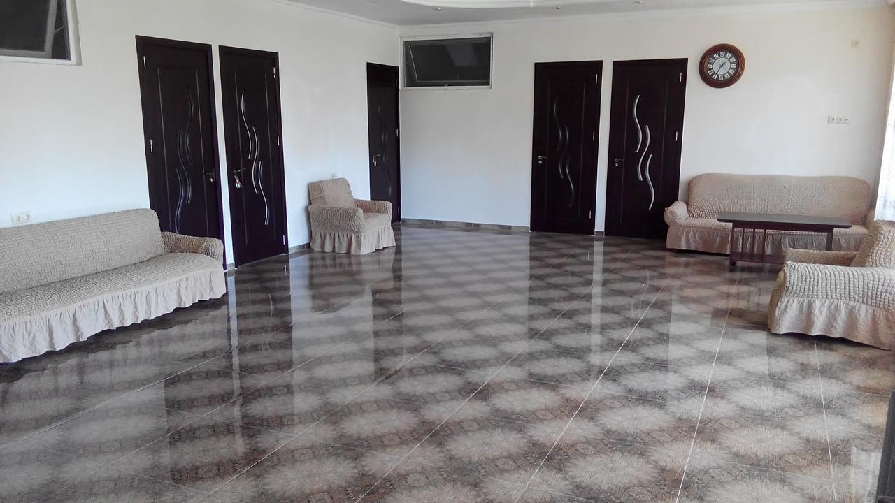 Guest House Vitali Gonio Bagian luar foto