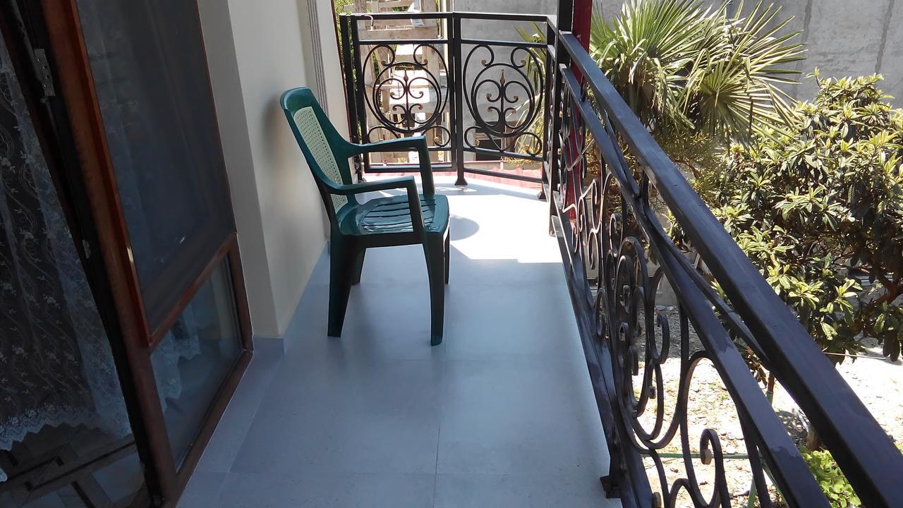 Guest House Vitali Gonio Bagian luar foto