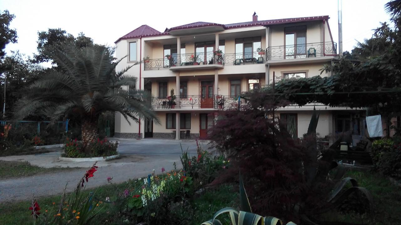 Guest House Vitali Gonio Bagian luar foto