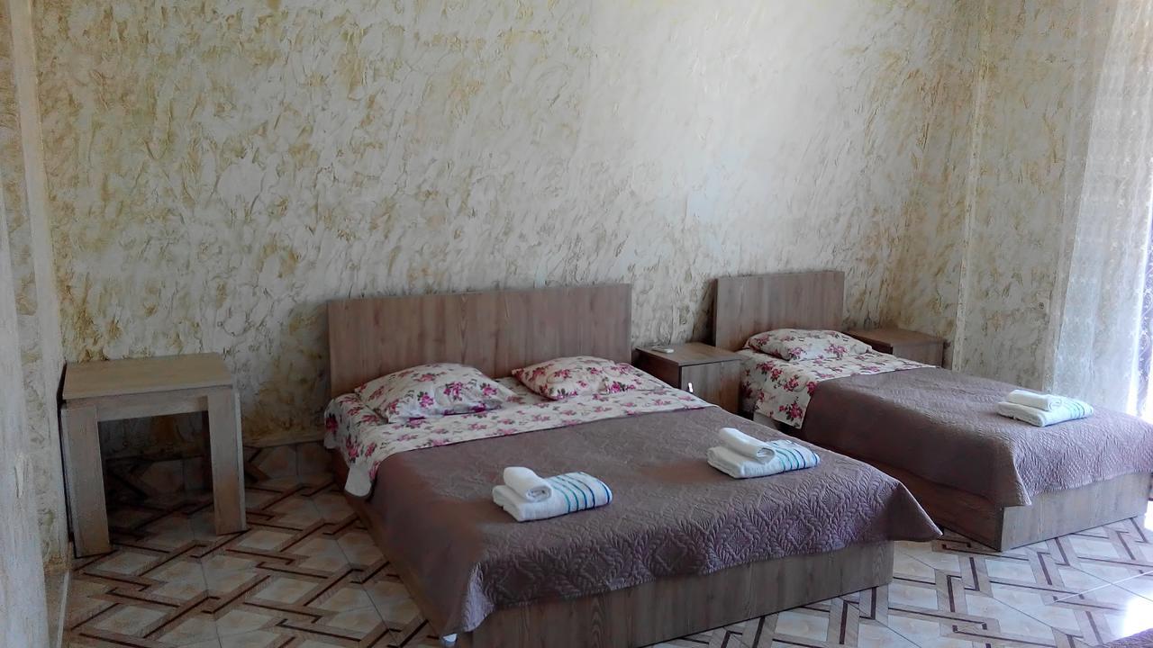 Guest House Vitali Gonio Bagian luar foto