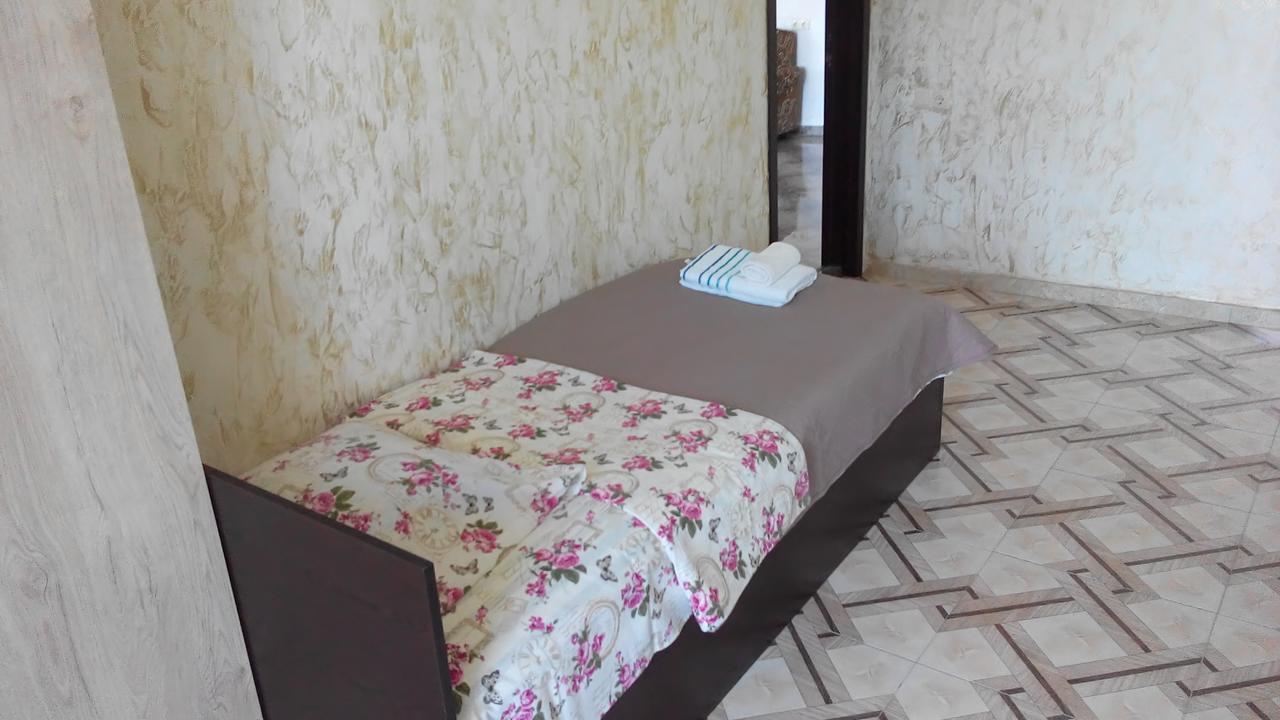 Guest House Vitali Gonio Bagian luar foto