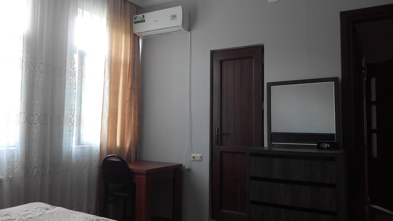 Guest House Vitali Gonio Bagian luar foto
