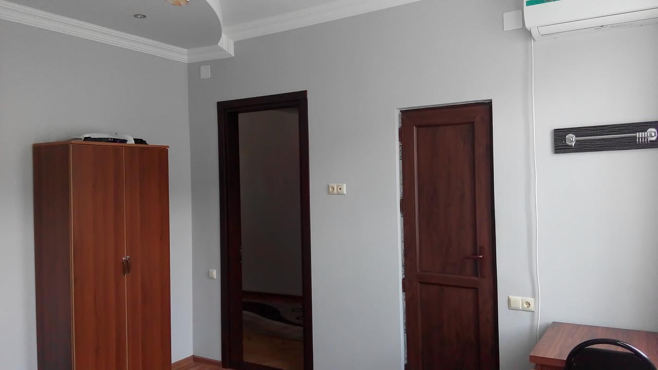 Guest House Vitali Gonio Bagian luar foto