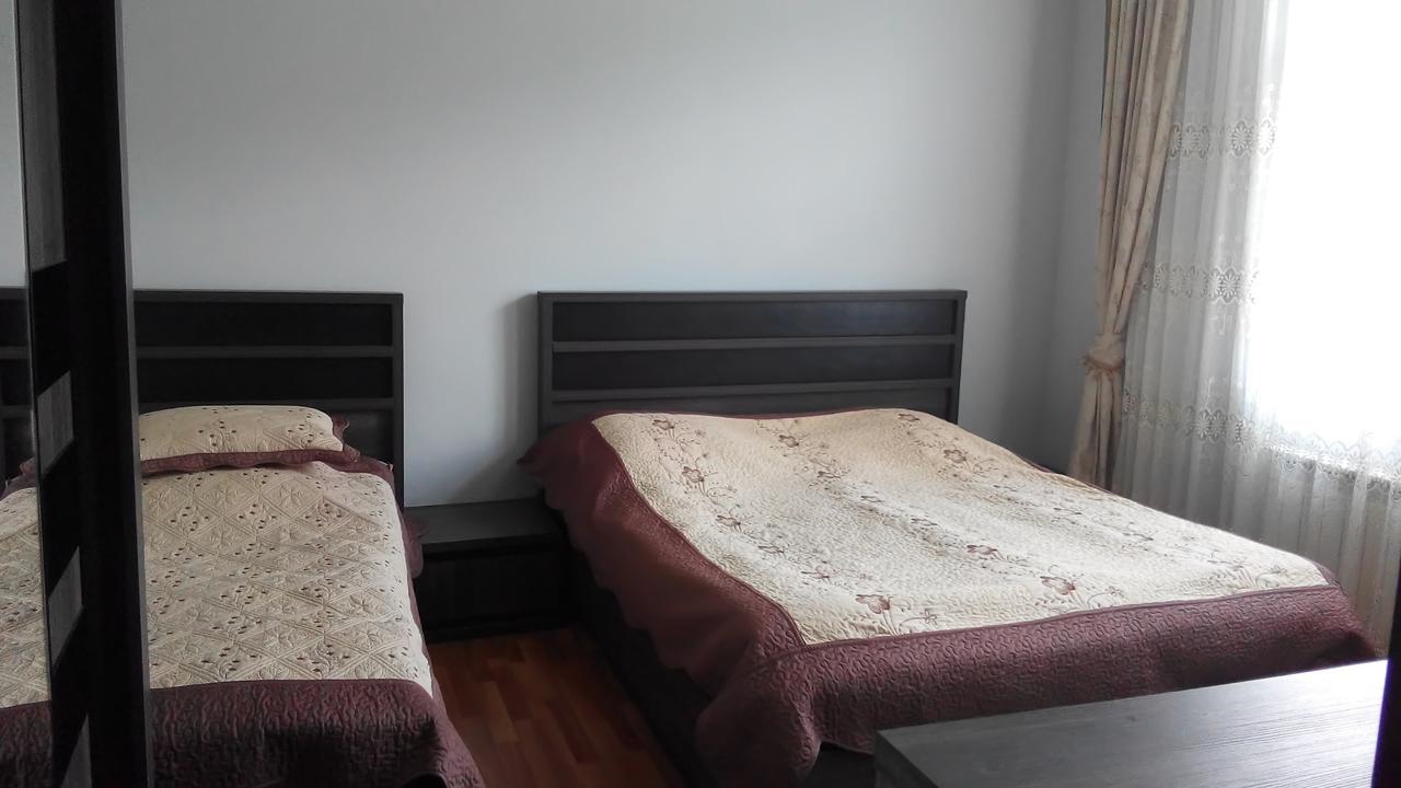 Guest House Vitali Gonio Bagian luar foto
