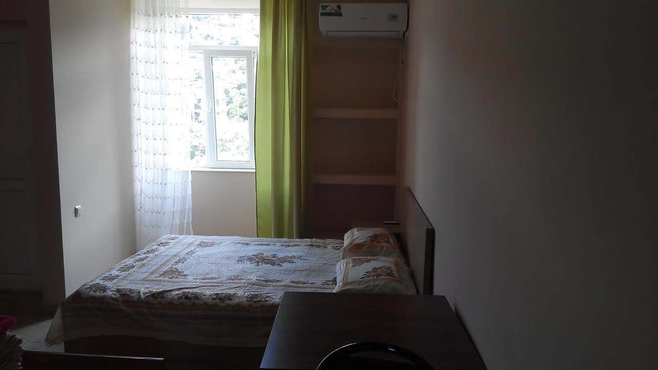 Guest House Vitali Gonio Bagian luar foto