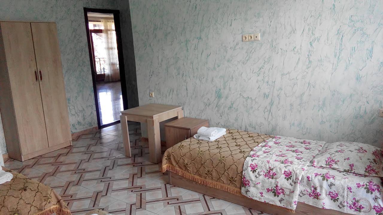 Guest House Vitali Gonio Bagian luar foto