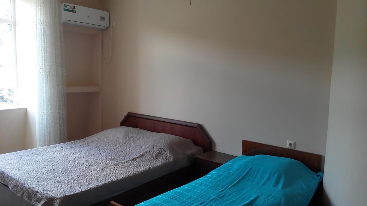 Guest House Vitali Gonio Bagian luar foto